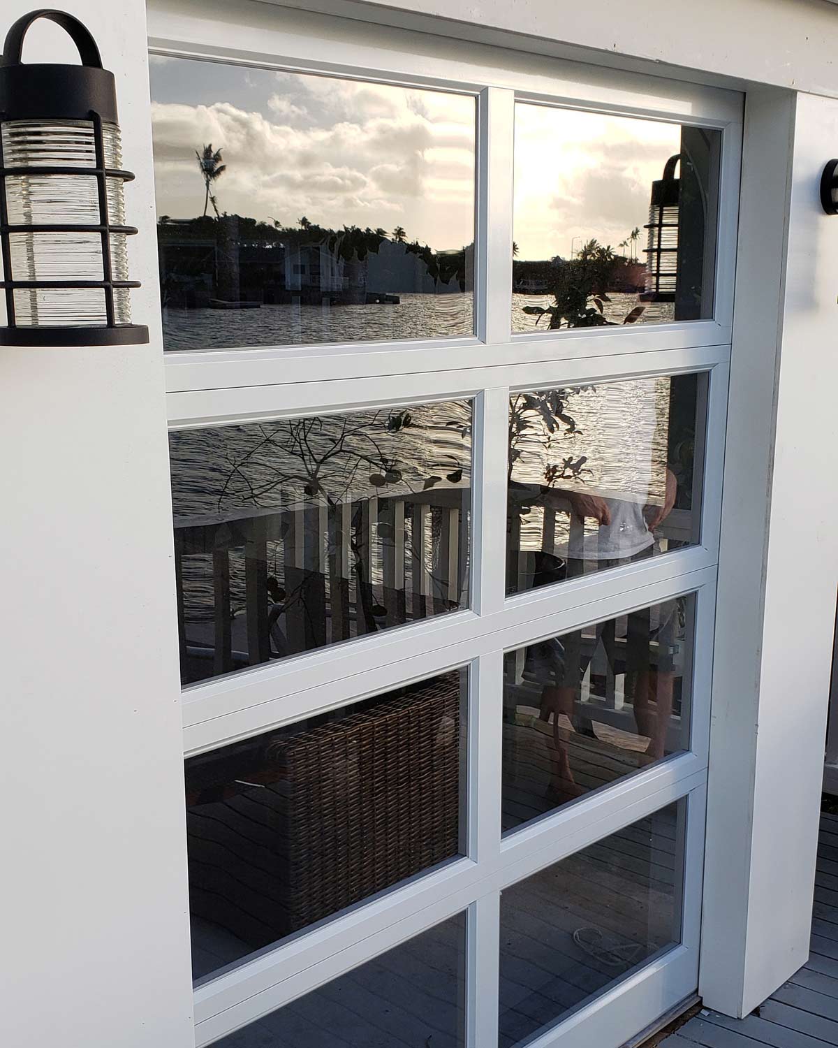 image of Raynor Aluminum door on enclosed porch in Honolulu.